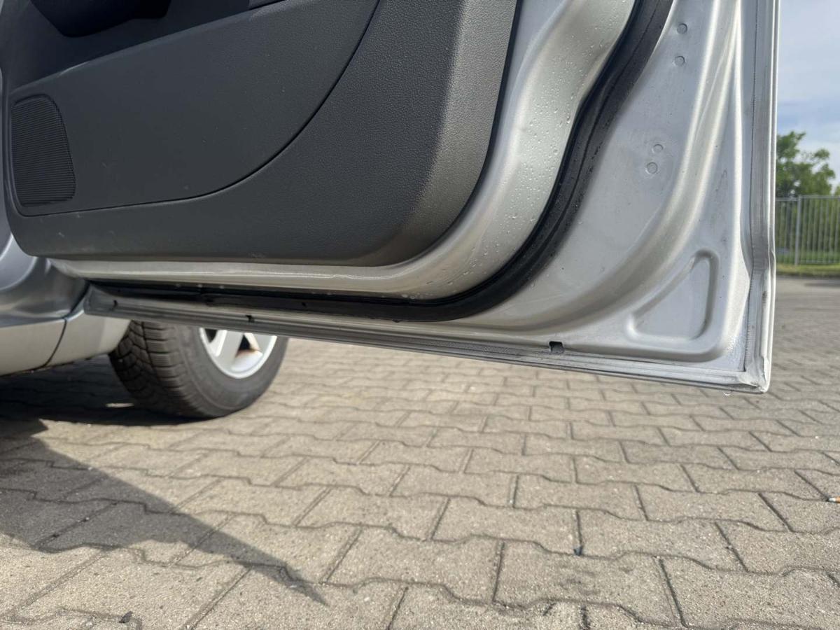 Ford Focus 2 original T&uuml;r vorn rechts Polar Silber 5-T&uuml;rer Rohbau Bj.2005